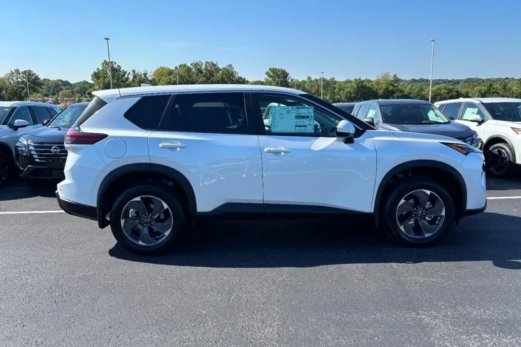 2026 Nissan Rogue SV photo 1