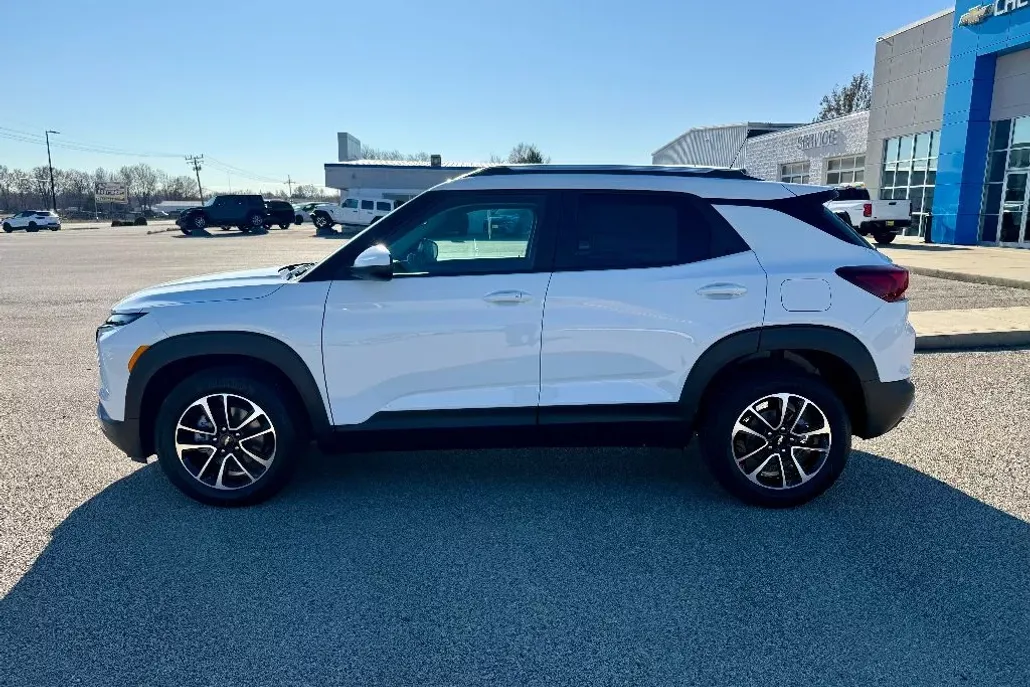 2025 Chevrolet Trailblazer LT photo 1