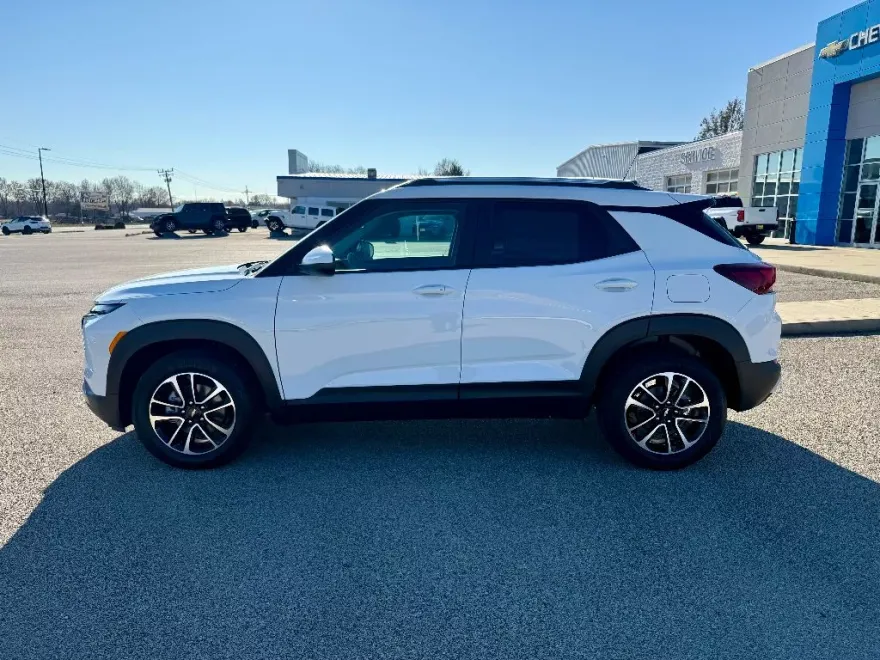 2025 Chevrolet Trailblazer LT photo 1