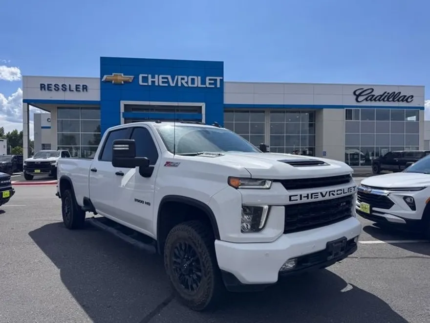 2022 Chevrolet Silverado 3500HD LT photo 1