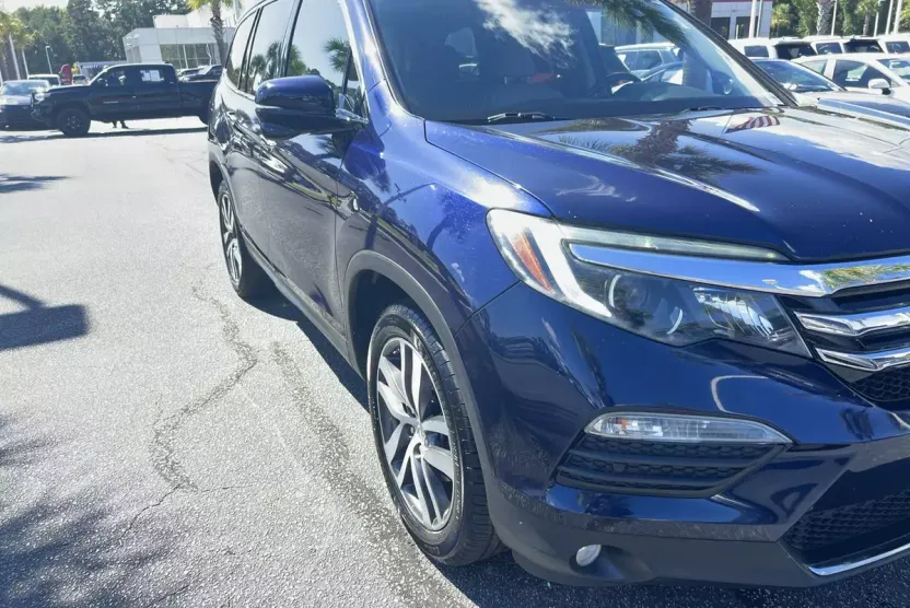 2018 Honda Pilot Touring photo 1