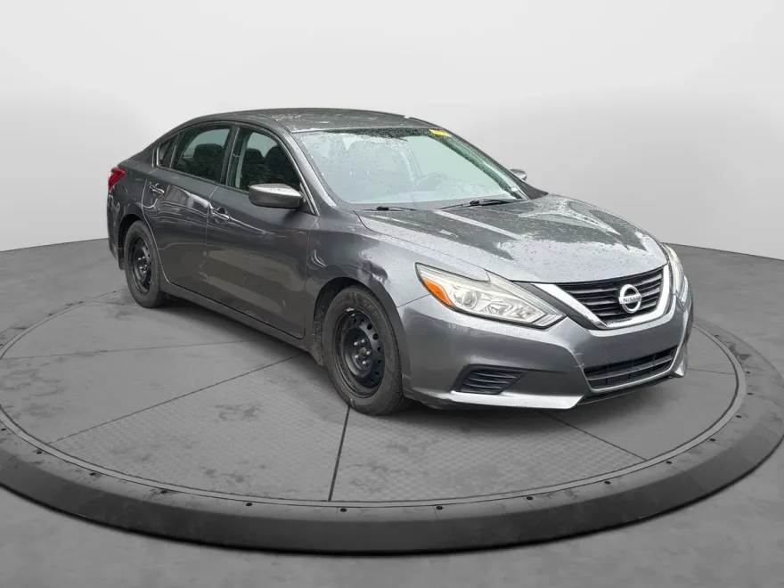 2017 Nissan Altima 2.5 S photo 1