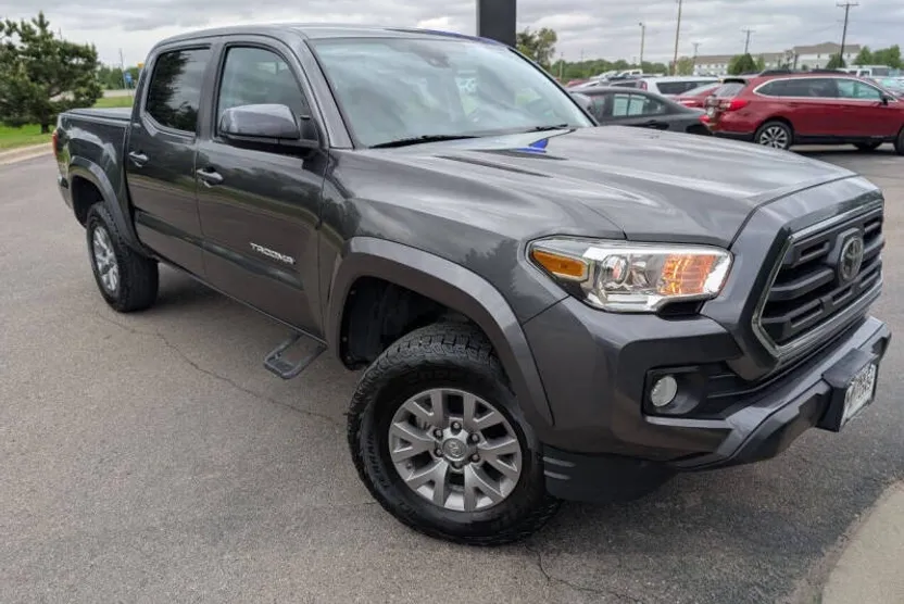 2019 Toyota Tacoma SR5 V6 photo 1