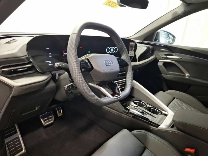 2025 Audi SQ5 Premium Plus photo 1