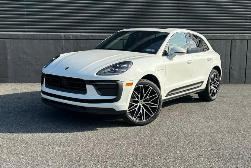 2025 Porsche Macan photo 1