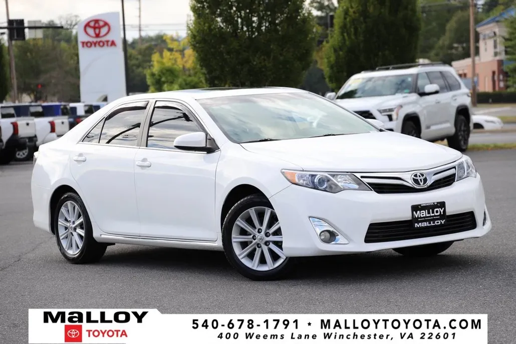 2014 Toyota Camry XLE photo 1