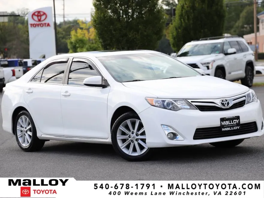 2014 Toyota Camry XLE photo 1