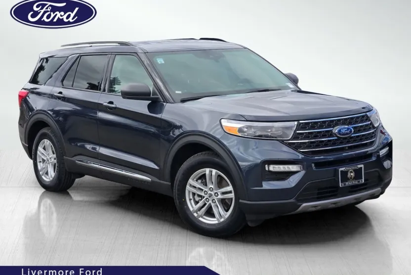 2022 Ford Explorer XLT photo 1