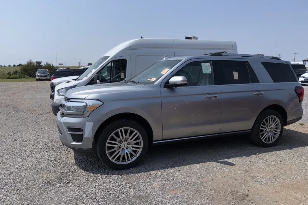 2024 Ford Expedition Limited photo 1