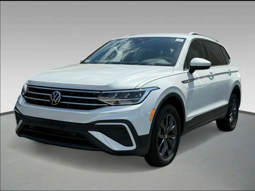 2023 Volkswagen Tiguan SE photo 1