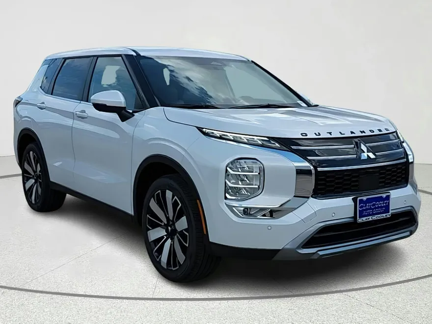 2025 Mitsubishi Outlander SE photo 1