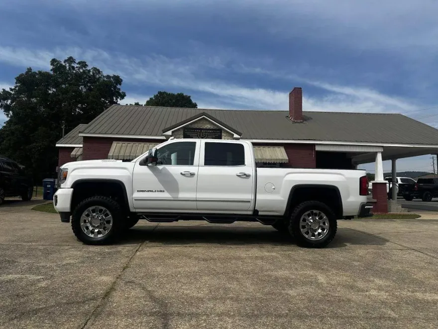 2019 Gmc Sierra HD Denali photo 1