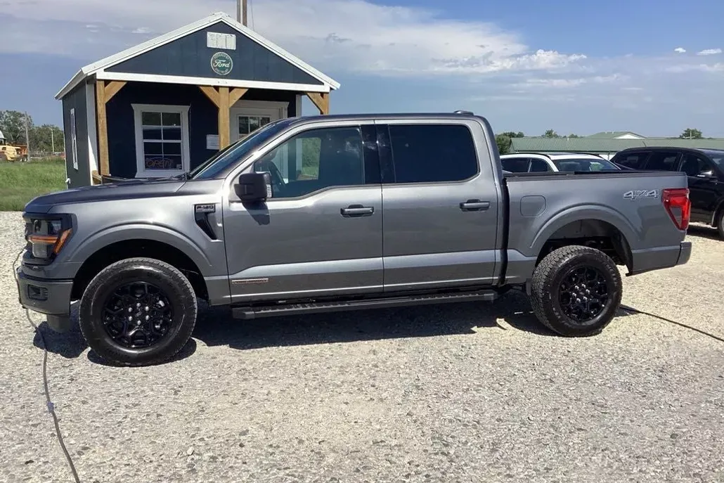 2025 Ford F-150 XLT photo 1