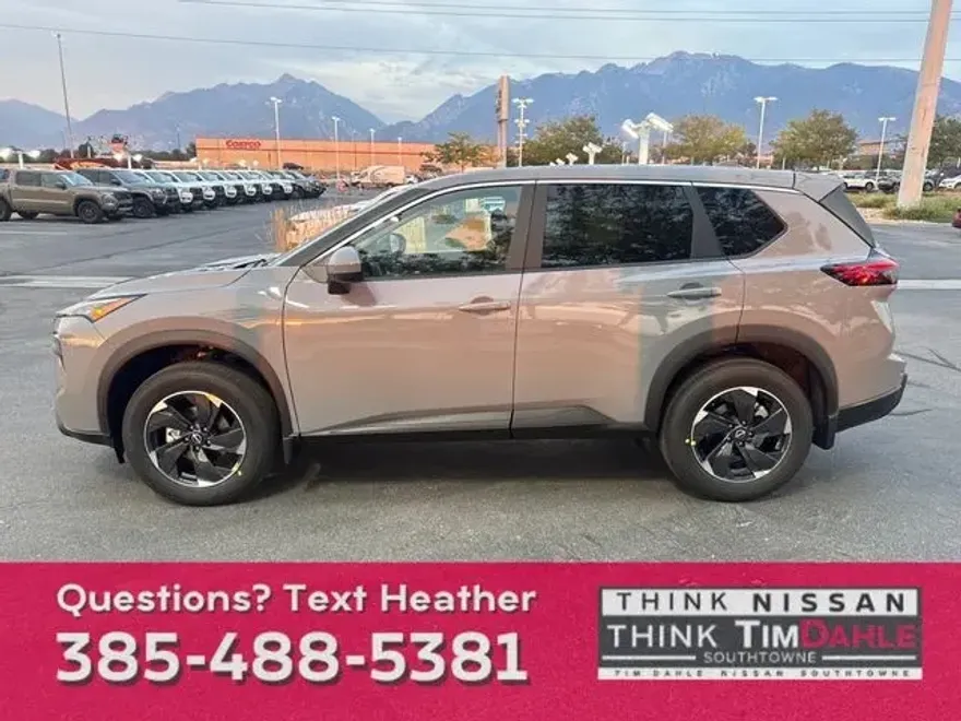 2026 Nissan Rogue SV photo 1