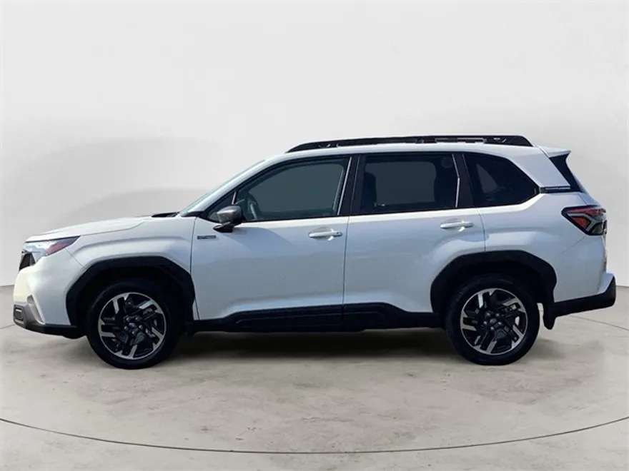 2025 Subaru Forester Premium photo 1