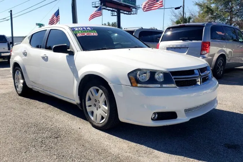 2014 Dodge Avenger SE photo 1