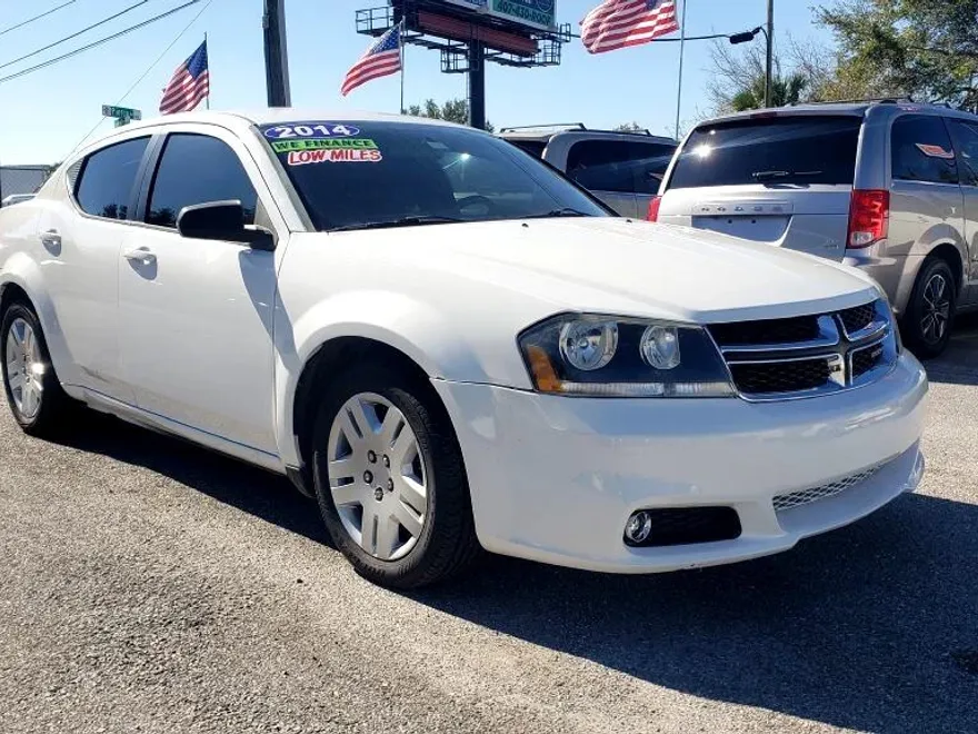 2014 Dodge Avenger SE photo 1