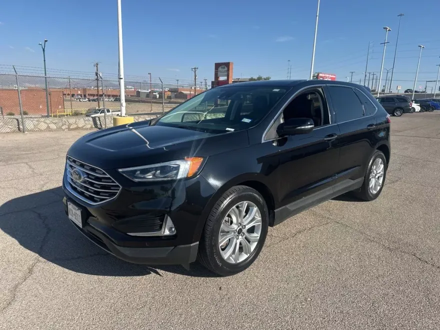 2023 Ford Edge Titanium photo 1