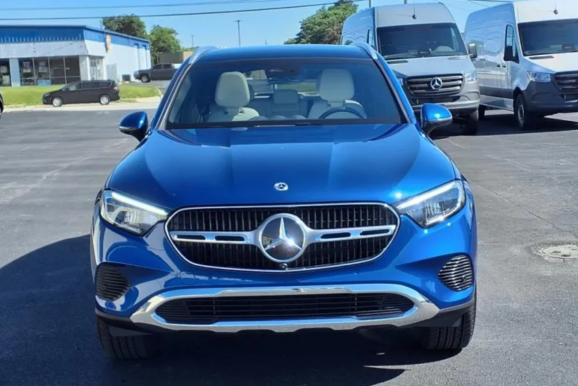 2025 Mercedes Benz GLC 300 4MATIC photo 1