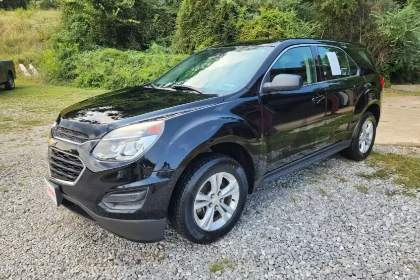 2017 Chevrolet Equinox LS photo 1