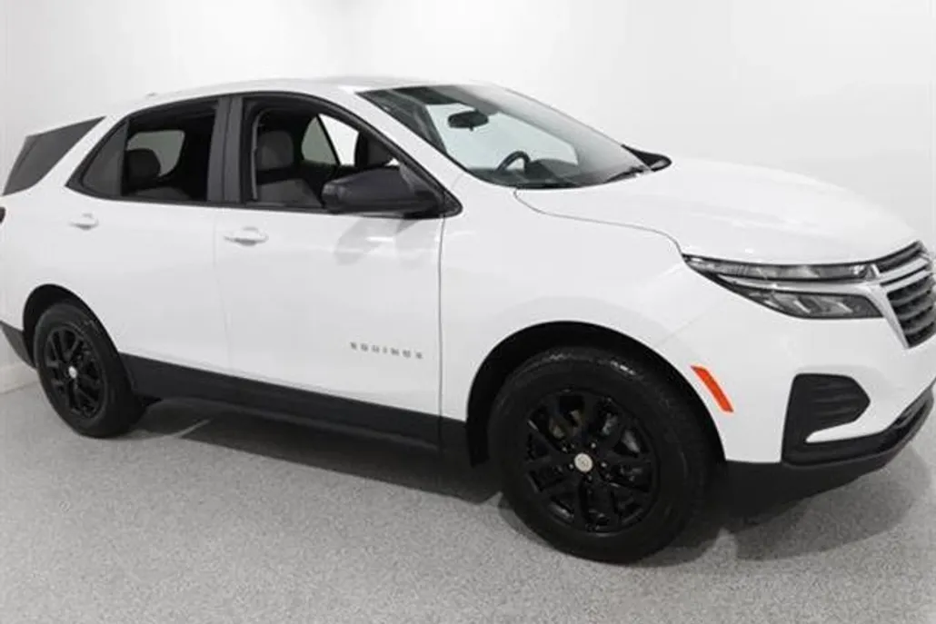 2024 Chevrolet Equinox LS photo 1
