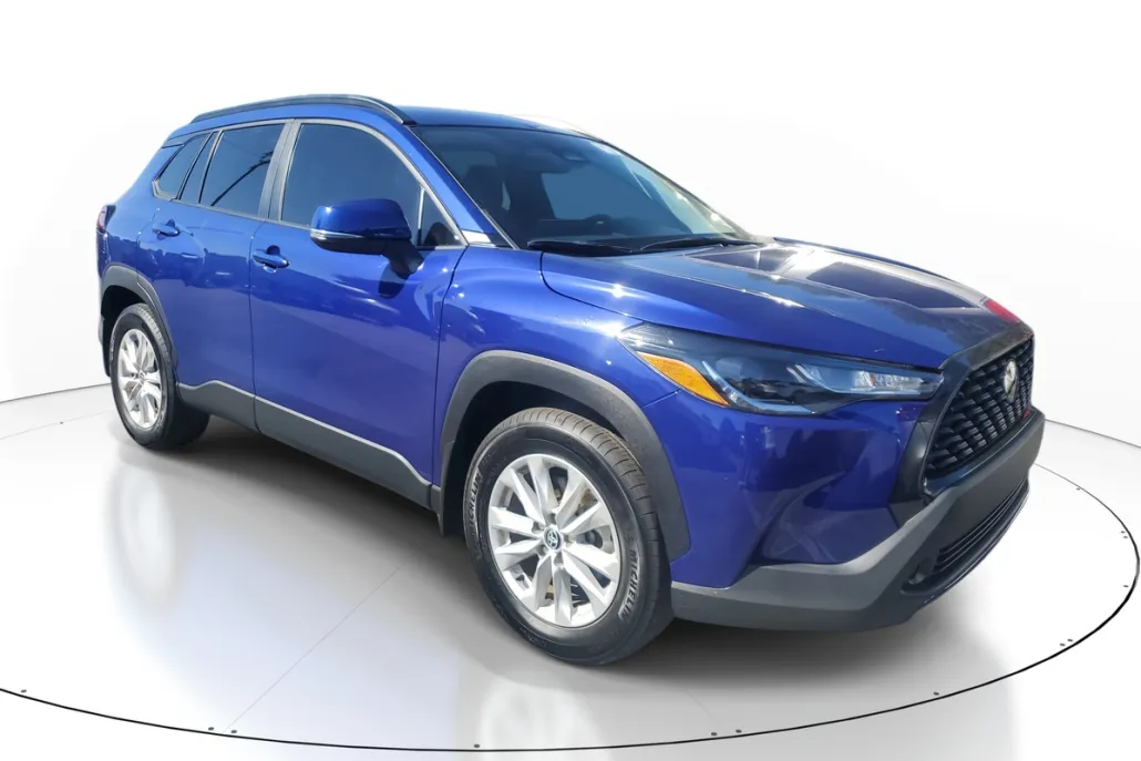 2023 Toyota Corolla Cross LE photo 1