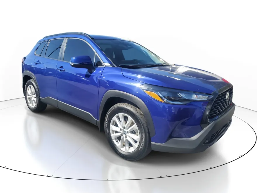 2023 Toyota Corolla Cross LE photo 1