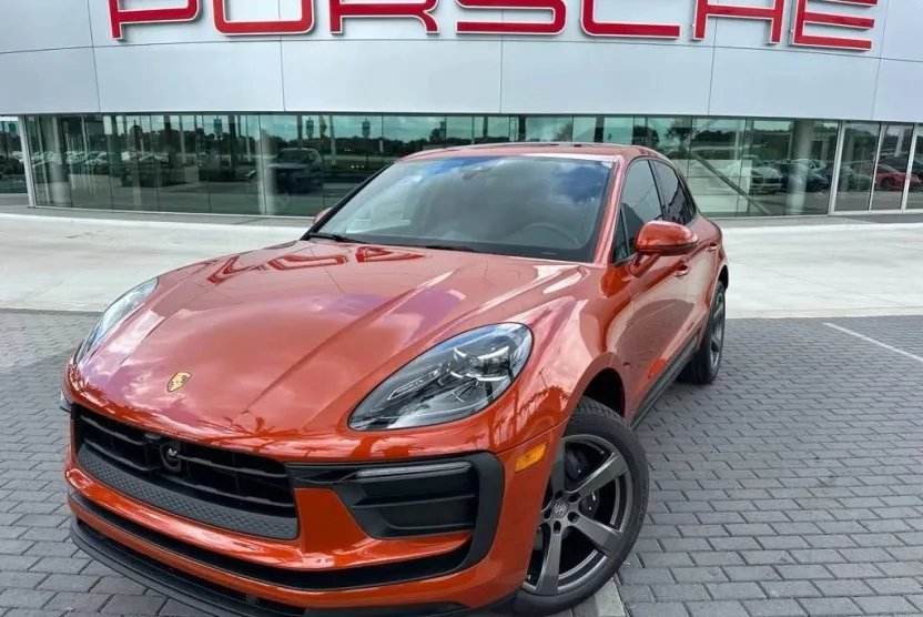 2025 Porsche Macan T photo 1