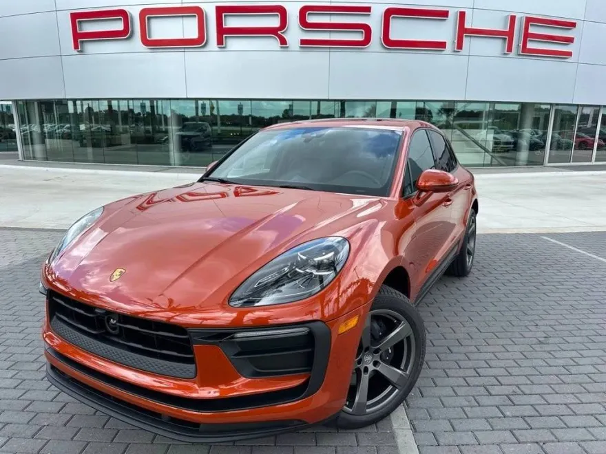 2025 Porsche Macan T photo 1