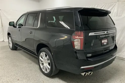2022 Chevrolet Suburban High Country photo 3