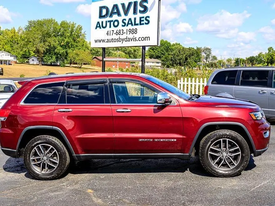 2017 Jeep Grand Cherokee Limited photo 1