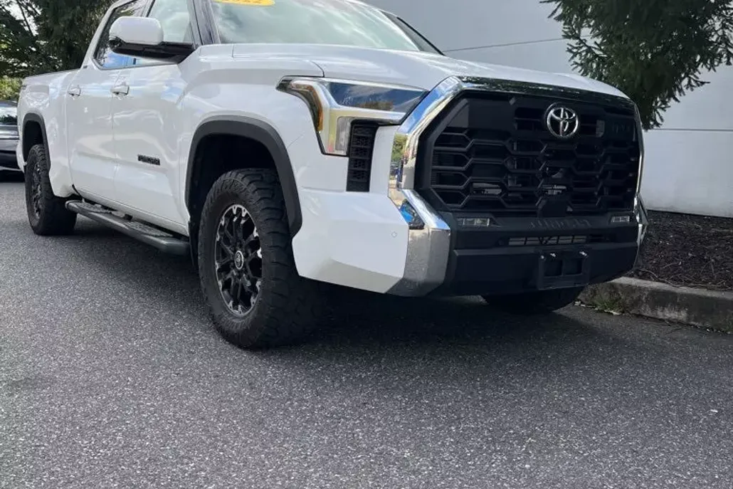2022 Toyota Tundra SR5 CrewMax photo 1