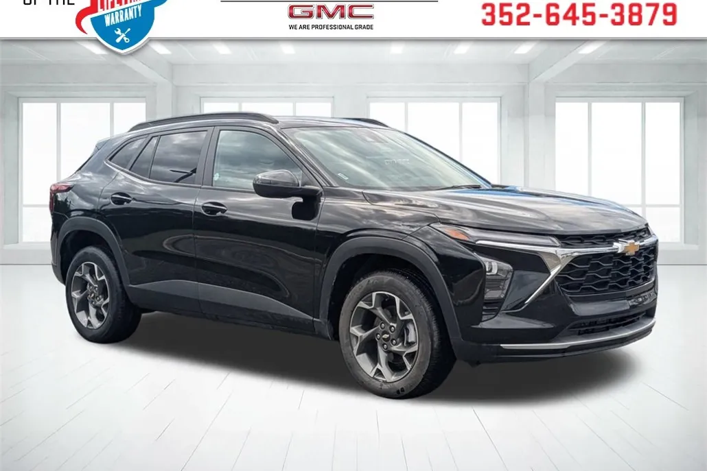 2024 Chevrolet Trax LT photo 1
