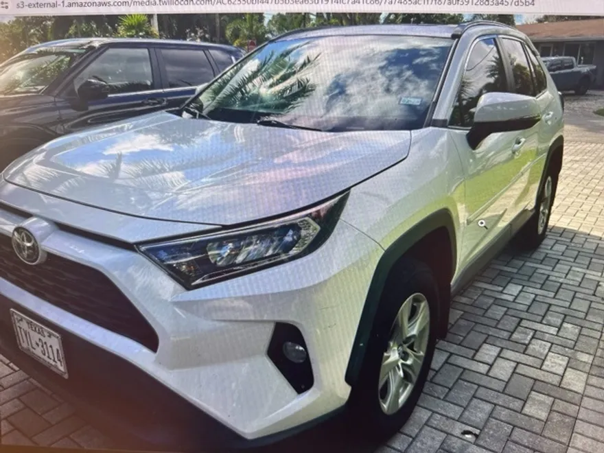 2020 Toyota RAV4 XLE photo 1