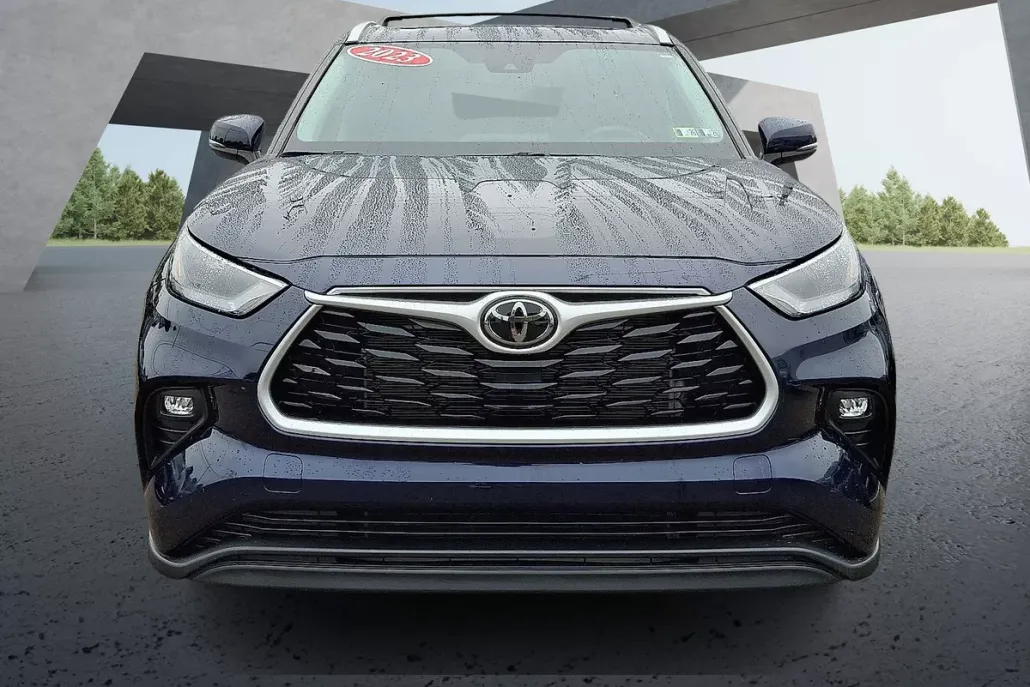 2023 Toyota Highlander XLE photo 1