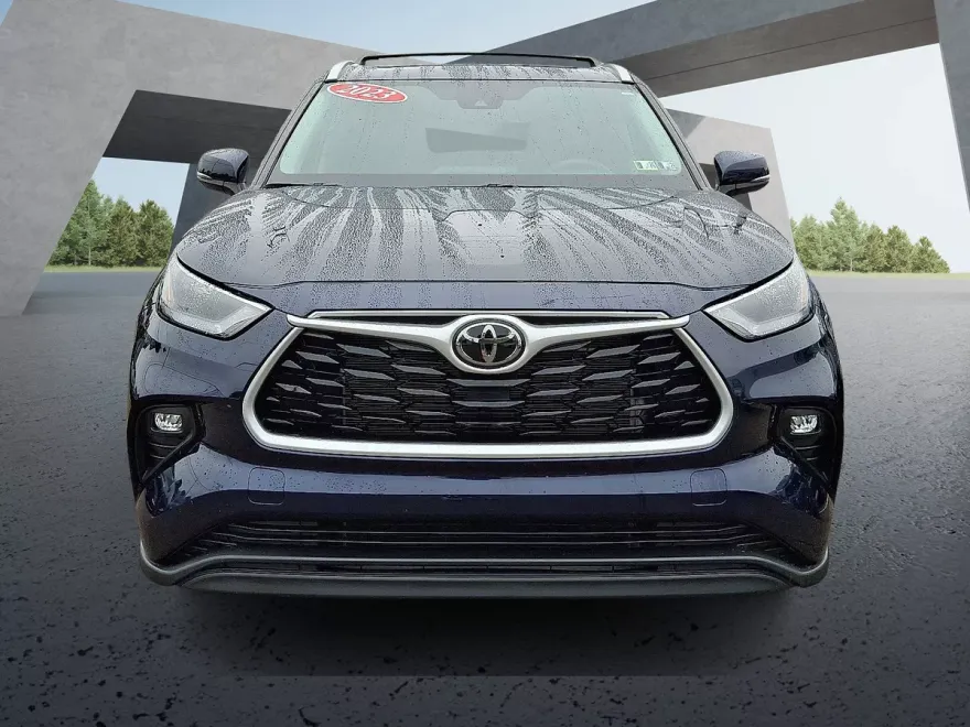 2023 Toyota Highlander XLE photo 1