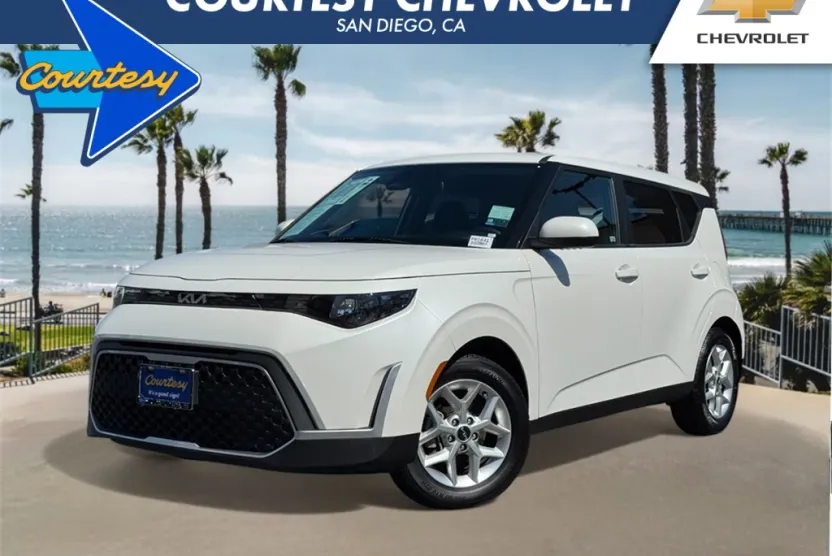 2023 Kia Soul LX photo 1
