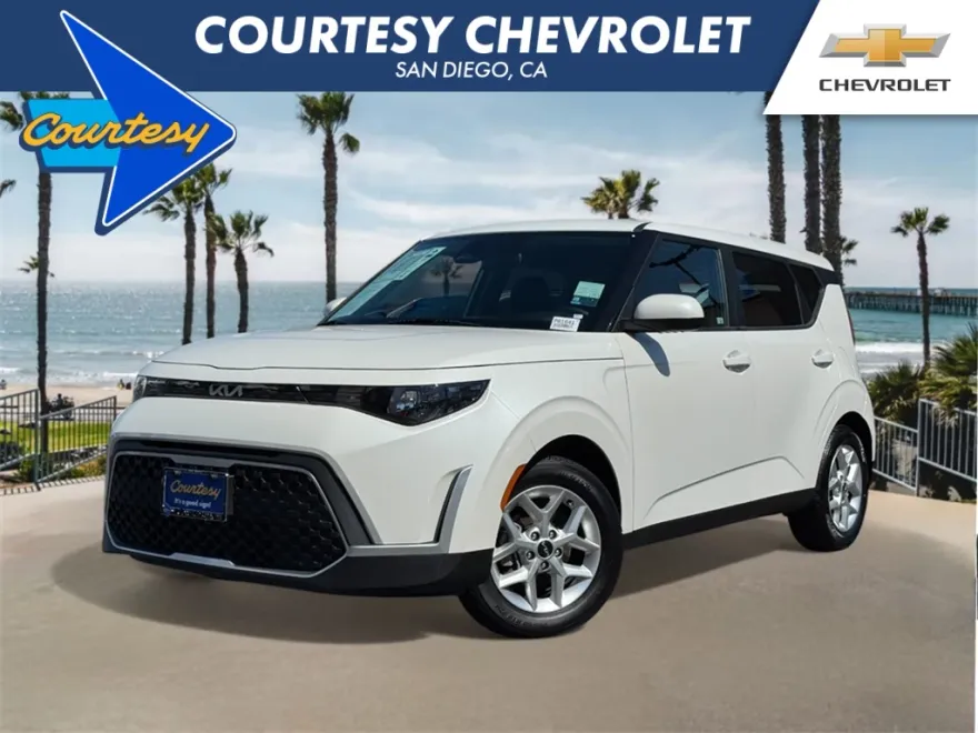 2023 Kia Soul LX photo 1