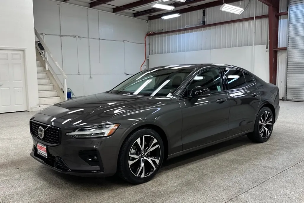 2025 Volvo S60 B5 Core photo 1