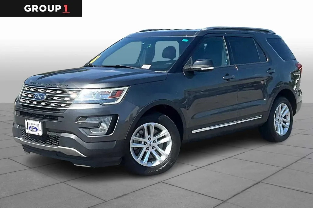 2017 Ford Explorer XLT photo 1