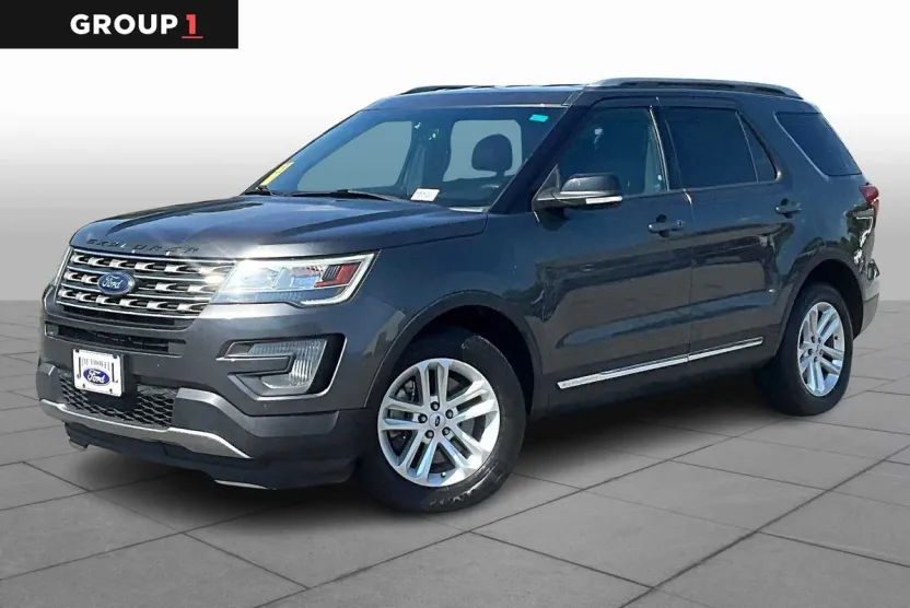 2017 Ford Explorer XLT photo 1