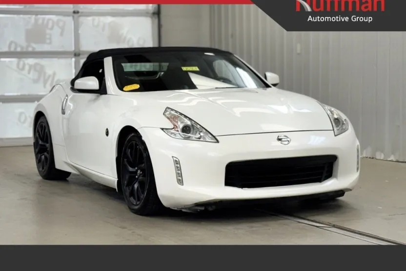 2016 Nissan 370Z Touring photo 1