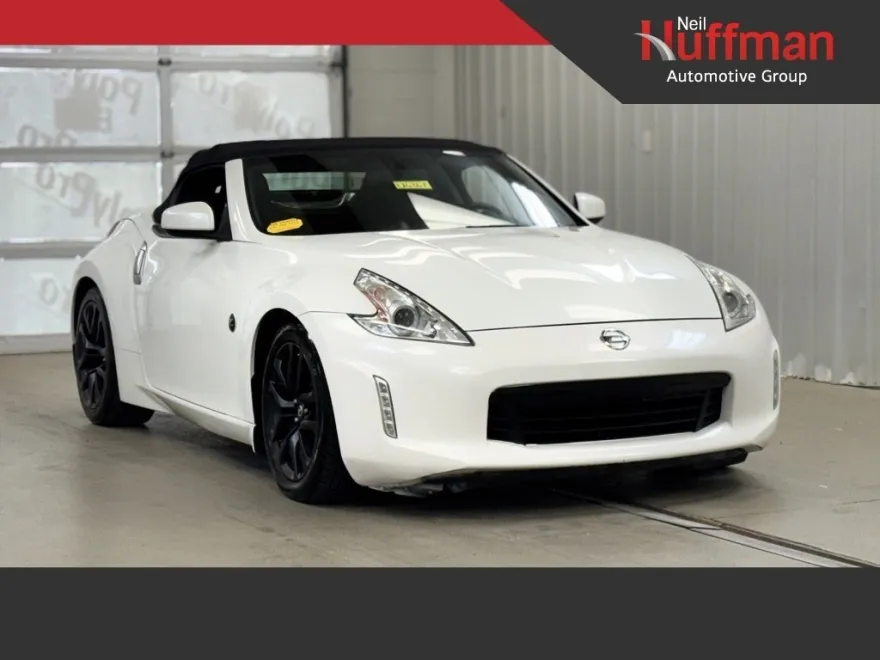 2016 Nissan 370Z Touring photo 1
