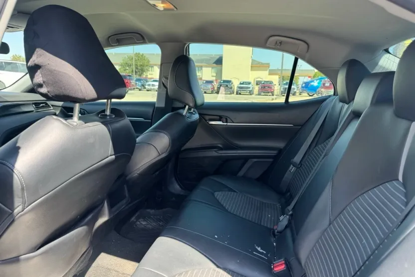 2022 Toyota Camry SE photo 1