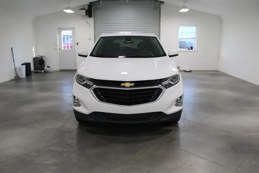 2020 Chevrolet Equinox LT photo 1