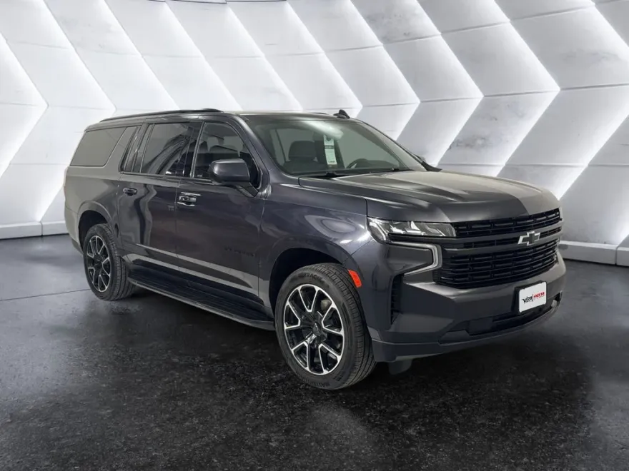 2024 Chevrolet Suburban RST photo 1