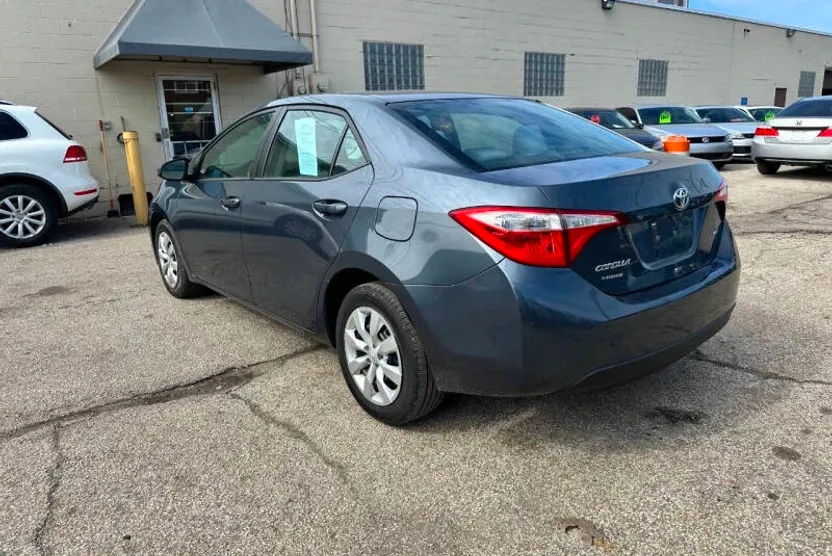 2014 Toyota Corolla LE photo 1