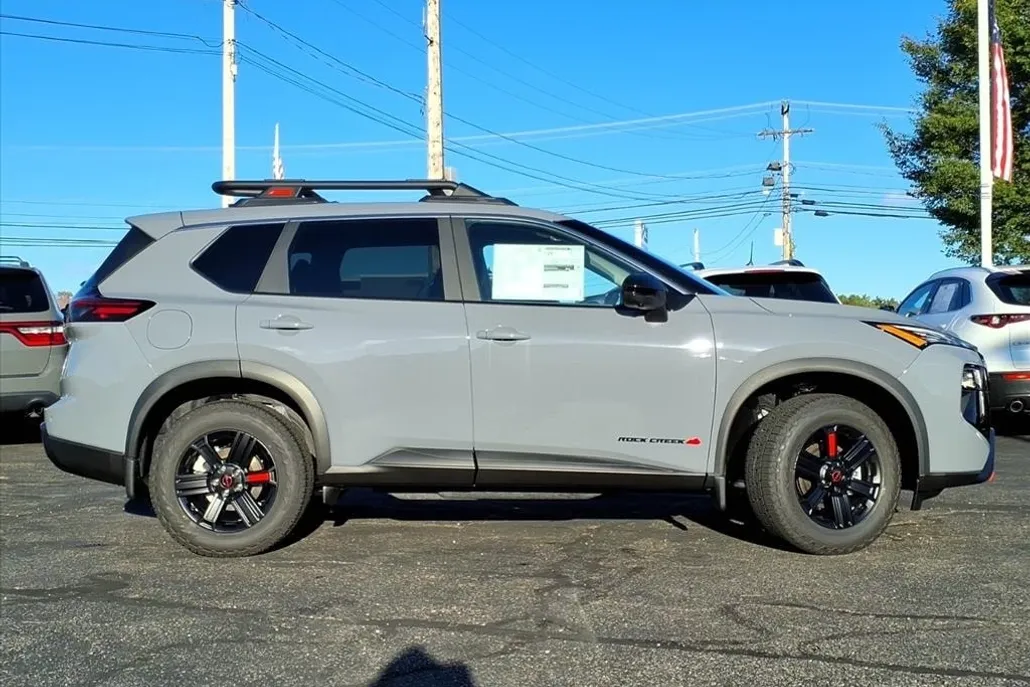 2026 Nissan Rogue SV photo 1