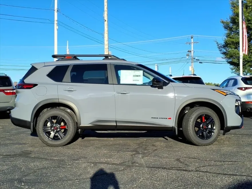 2026 Nissan Rogue SV photo 1