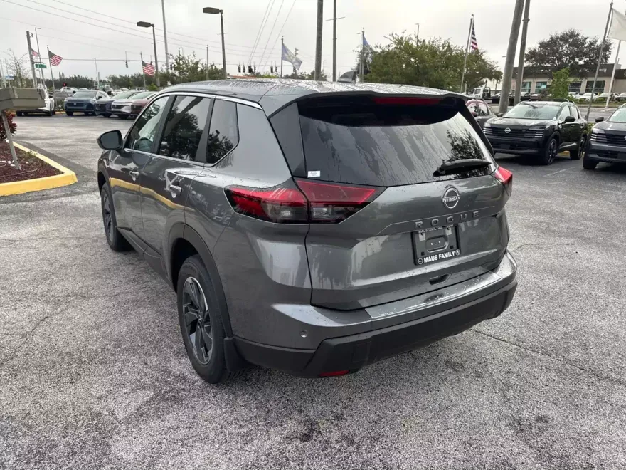 2026 Nissan Rogue SV photo 1